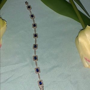 Bracelet blue and clear stones